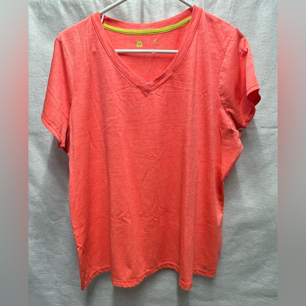 Xersion short sleeved V-neck shirt